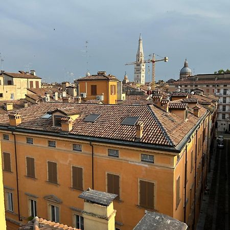Tower 22 - Centre And Near Train Station Apartment Modena Exterior photo