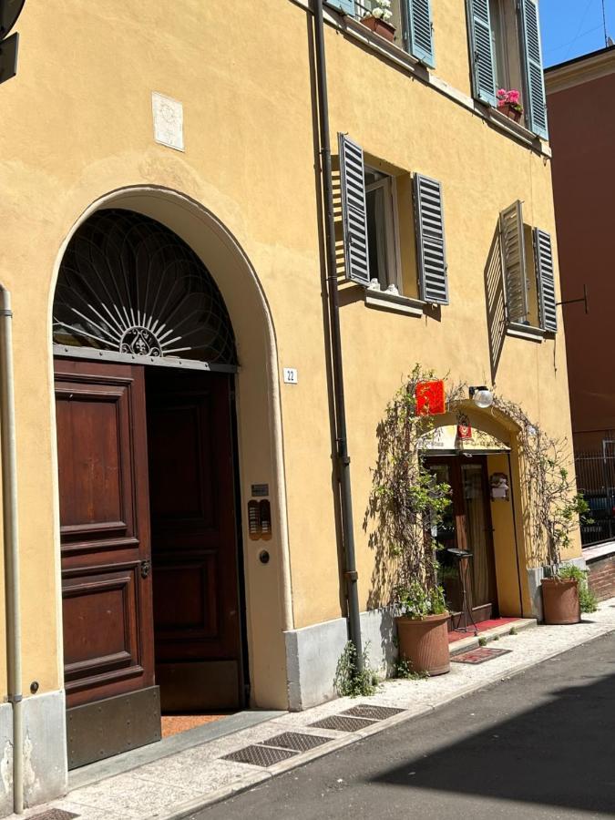 Tower 22 - Centre And Near Train Station Apartment Modena Exterior photo