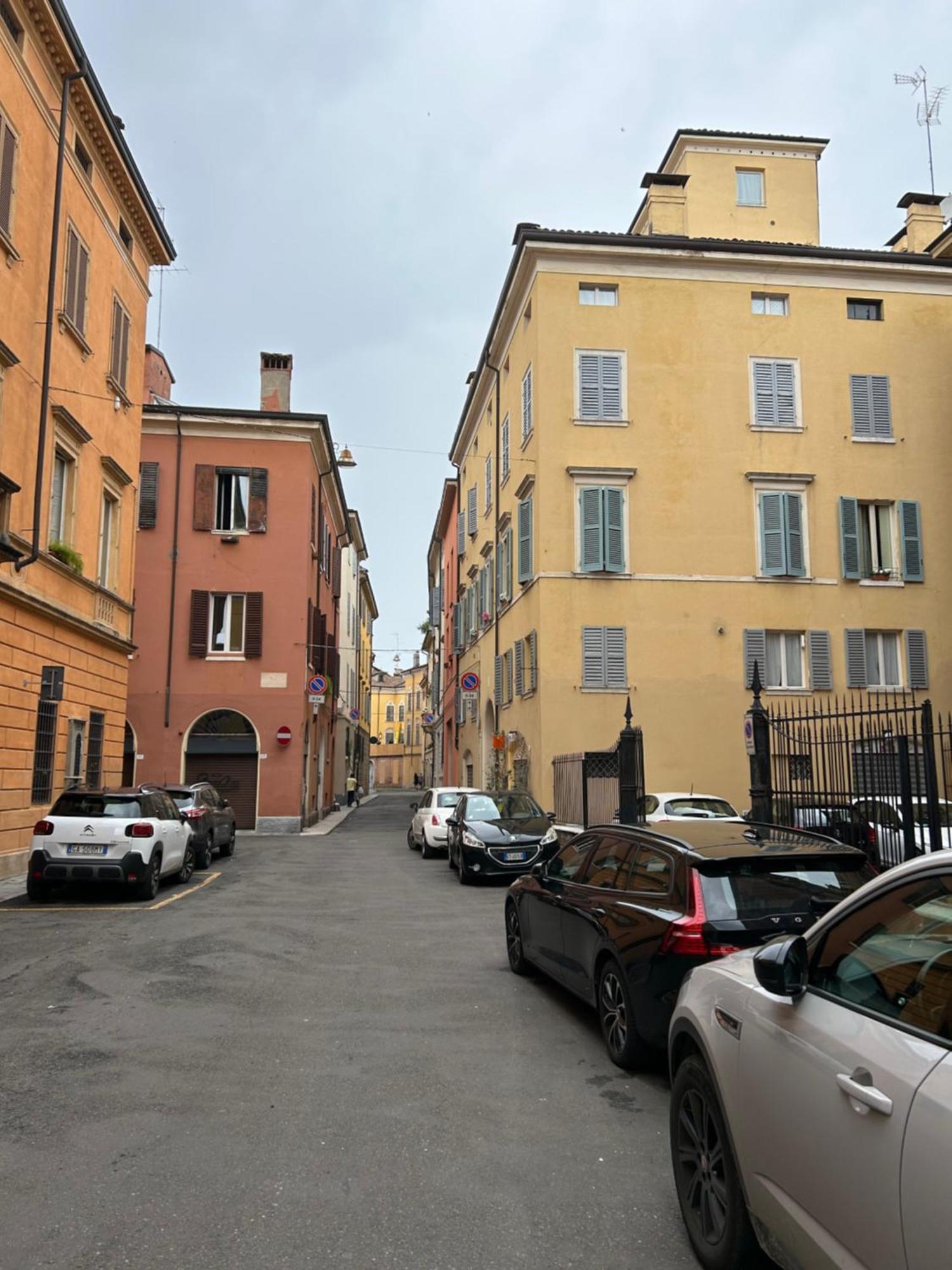 Tower 22 - Centre And Near Train Station Apartment Modena Exterior photo