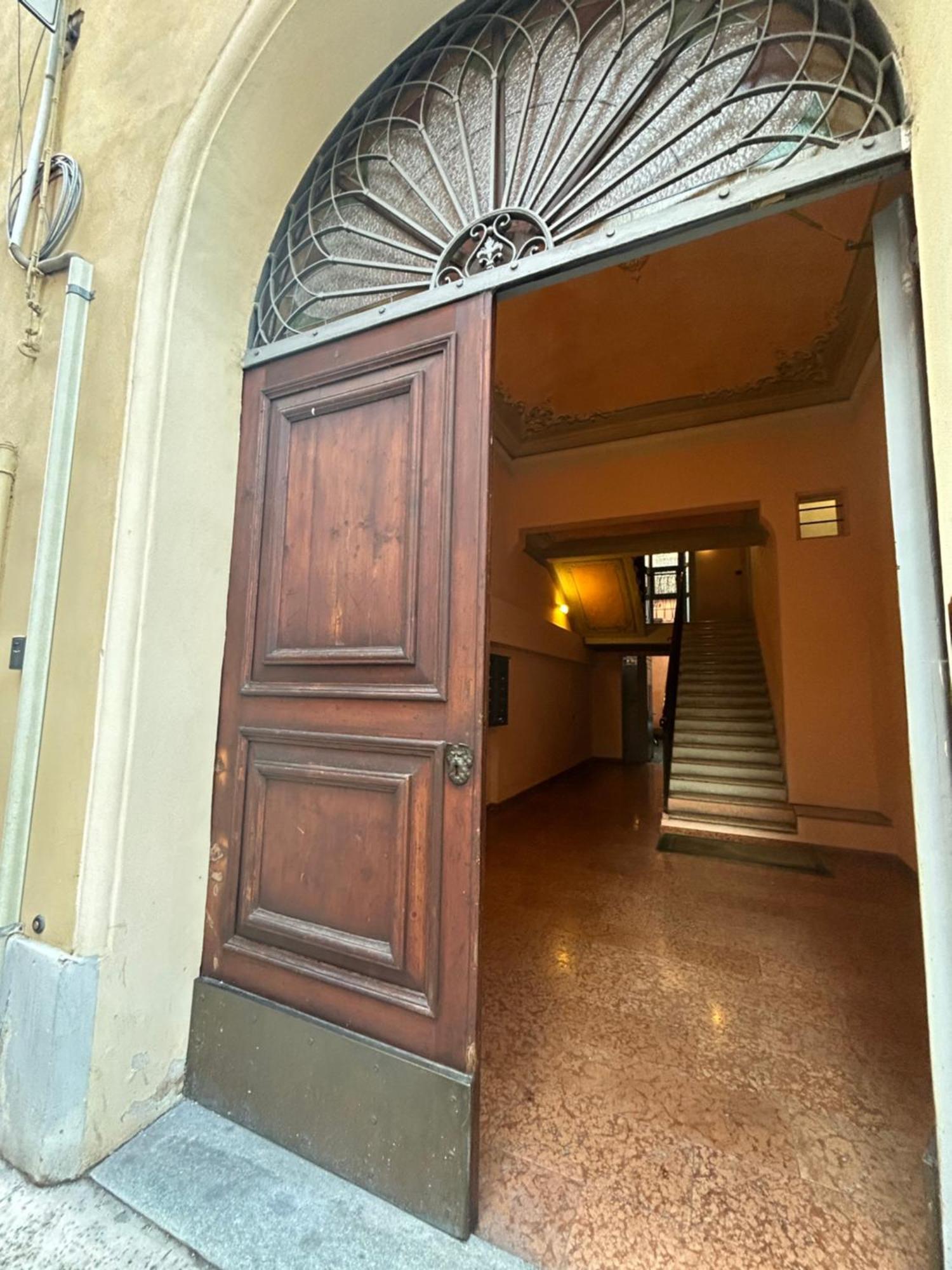 Tower 22 - Centre And Near Train Station Apartment Modena Exterior photo